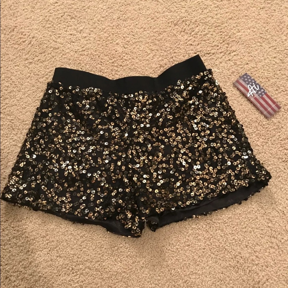 Black shorts with gold sequins XS